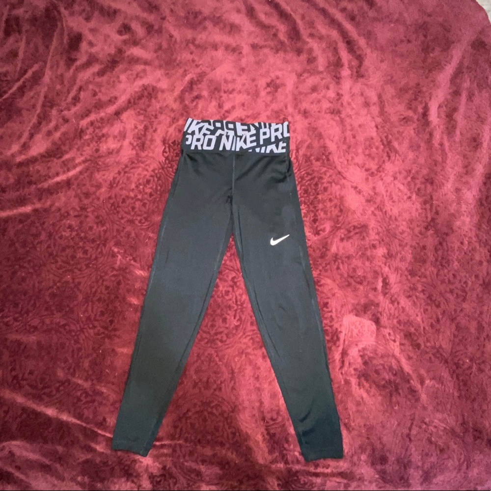Nike leggings, xs fit more small-medium